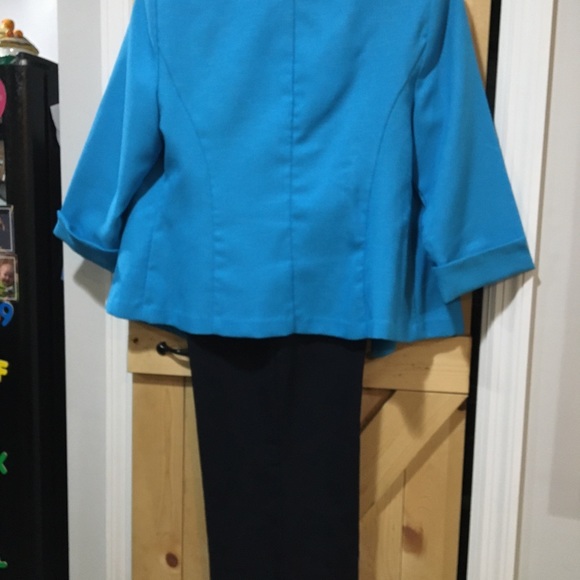 Women’s 2 pc pant suit - Picture 3 of 3